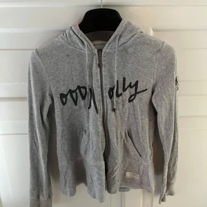 Odd molly zip hoodie  - grå zip hoodie med rosa i luvan. Super fin🥰  
