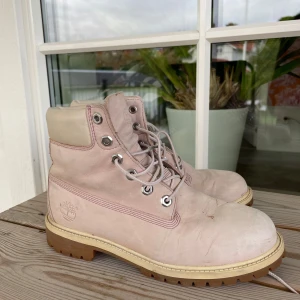 Rosa Timberland stövlar - Rosa timberland stövlar. Strl. 38