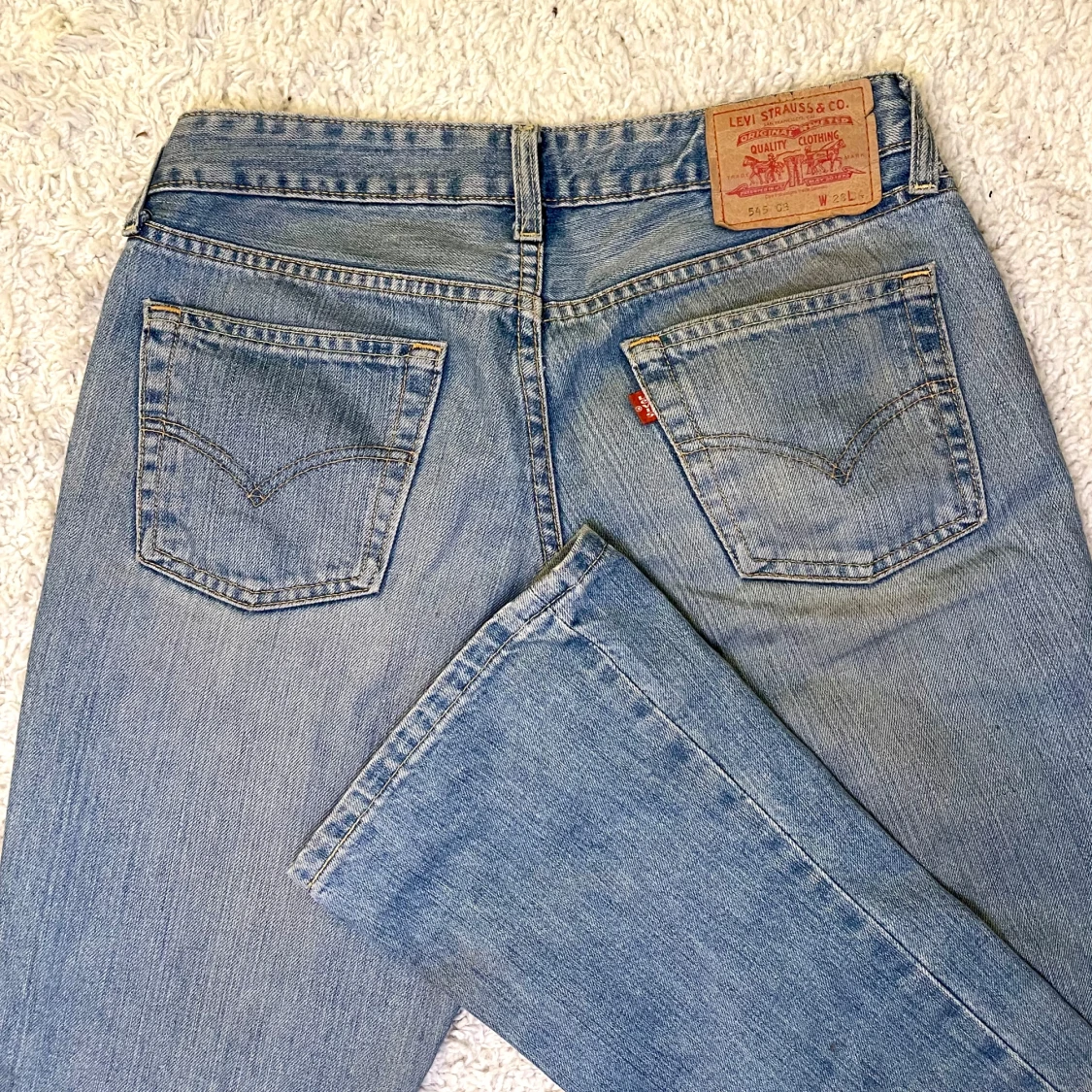 Lågmidjade bootcut jeans ifrån Levi’s - 27