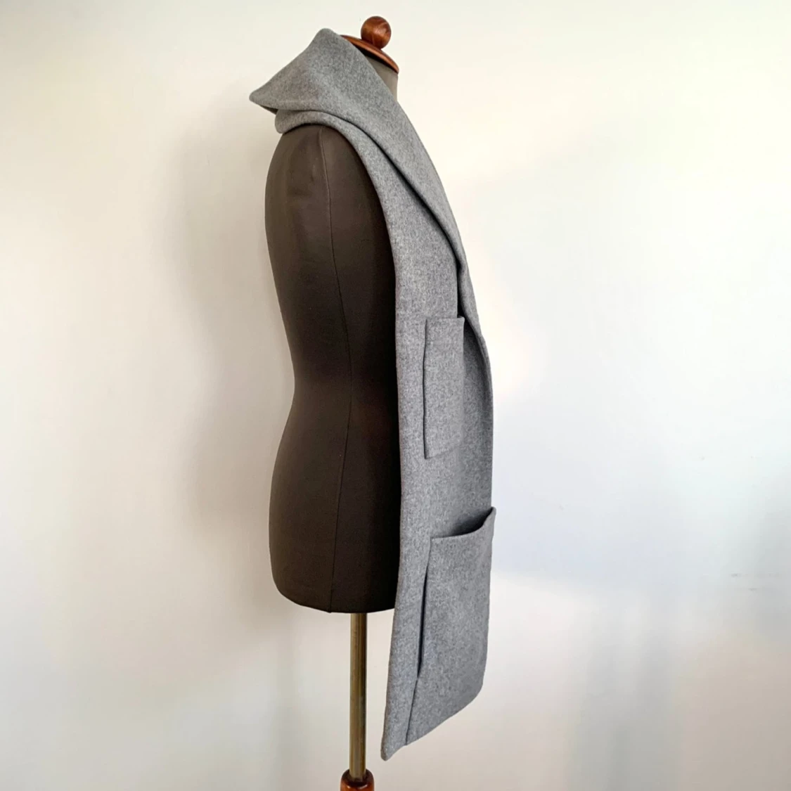 Grå ullväst med stora fickor - 90