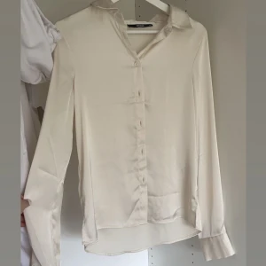 Satin blus - Jättefin satinblus/skjorta💓 jättefint skick