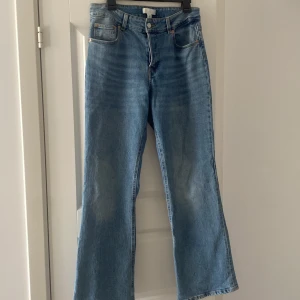 Bootcut jeans H&M - Oanvända bootcut jeans från H&M. Bra skick, stl 42