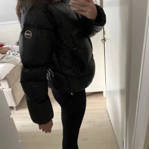 COLMAR jacka - Jag är 175cm och bär storlek s. Som ny!