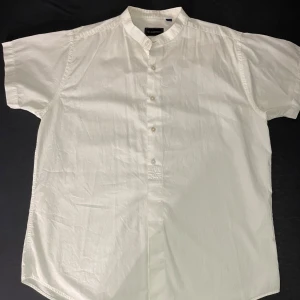 Vit basic Skjorta - Bra skick och väldigt skön material