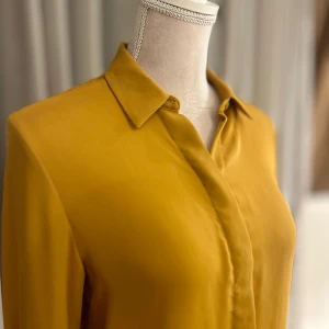 Skjorta 🌻 - Ny skick  Storlek S Fintvättat  