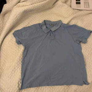 Blå pike tröja - Använder inte denna, den är okej skick.