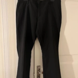 Kostymbyxor - Kostymbyxor som tyvärr är förstora vilket gör att de inte används☺️helt i nyskick Modell vera