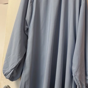 Abaya balloon sleeve sky blå ballongärm - Sky blue abaya med balloon sleeves från tasnimcollection