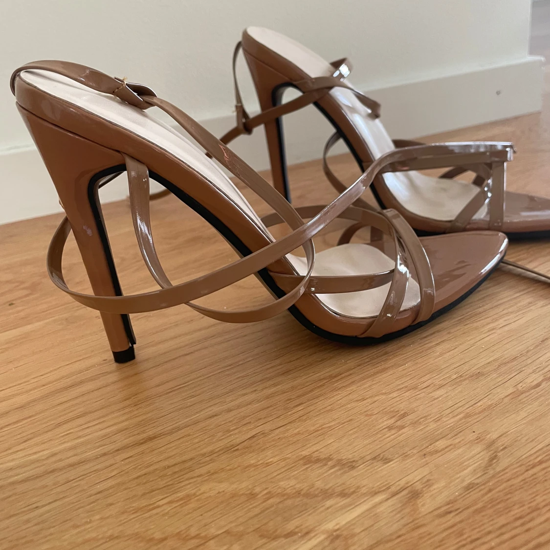 Klackar i härlig brun färg  - 90