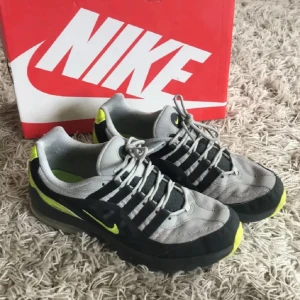 Nike air Max vg-r - De är i skick som på bild. Säljer pga att jag aldrig använder. Skriv privat om du har fler frågor.