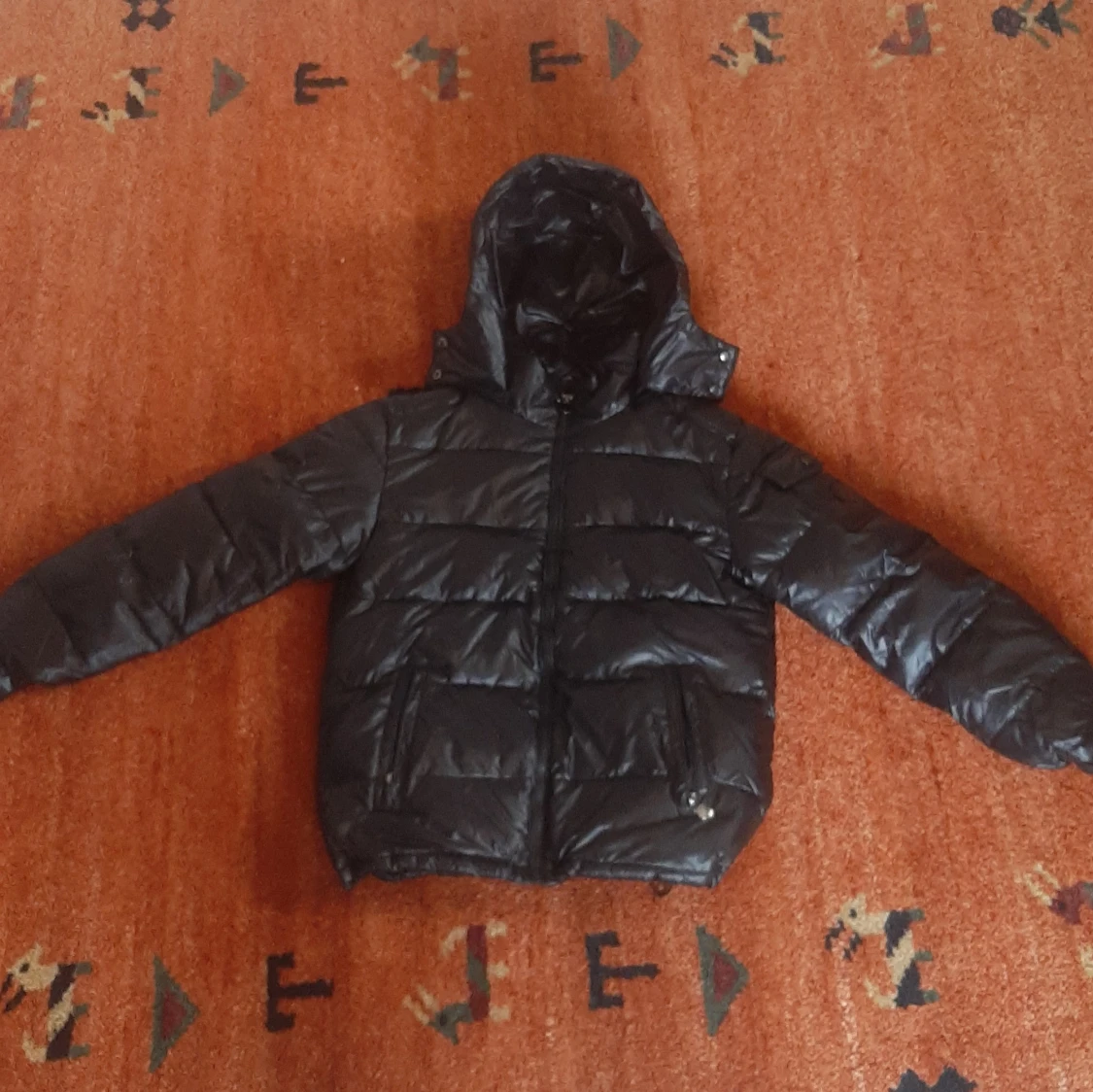 Svart puffjacka 