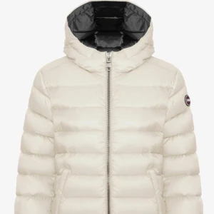 Colmar dunjacka 44 - Helt ny pärl-vit dunjacka från colmar. Storlek 44 vilket motsvarar ca 38. Endast testad! Nypris 5499kr.