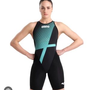 Söker denna tävlings baddräkt  - Tävlingsbaddräkt Carbon Core FX Open Limited Edition Dam Diamonds Svart i storlek 28