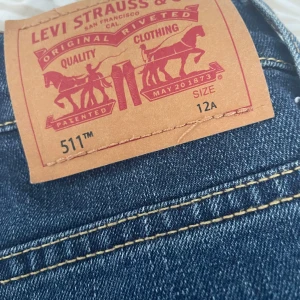 Levis 511 - Knappt använda Levis 511 stl 12A
