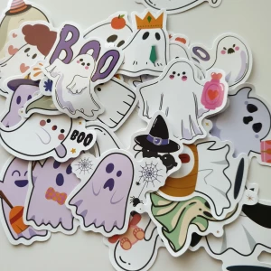 30st spöken klistermärken/stickers  - Klistermärken/stickers motiv: spöken, Antal: 30st, Skick: ny/oanvänd,Kul att använda till pyssel, scrapbooking och annat. Kan tex användas till att dekorera din bärbara dator, skateboard, resväska, 