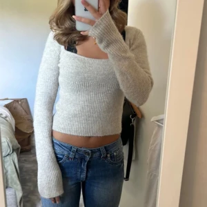 Urringad stickad tröja  - Superfin stickad tröja från gina! Den är i bra skick och använder den ej så därför säljer jag, kom privat för fler frågor❣️