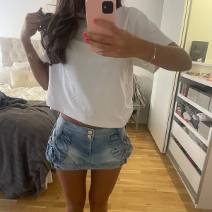 Jeanskjol  - Super unik jeans kjol köpt secondhand 😇 