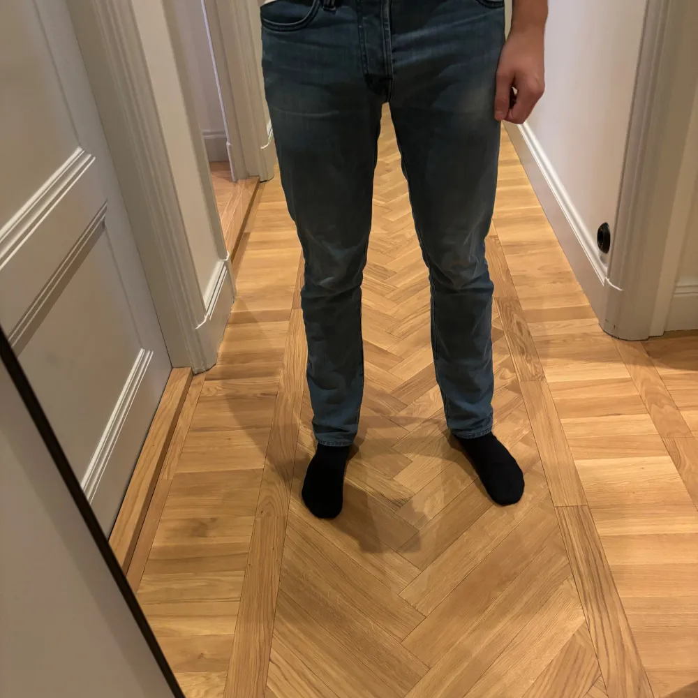 Säljer tramarossa jeans som är andvända men i toppskick. Nypris: 4100kr. Jeans & Byxor.