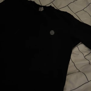Stone island - Stone Island tröja aldrig använd storlek S tror inte att den är legit.
