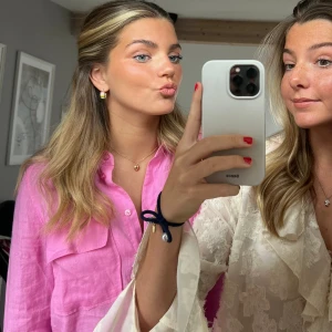 Snygg skjorta  - Säljer denna skjorta från twist and tango använd en gång 