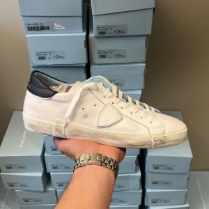 Phillipe model - HELT NYA phillipe model💫💫 i storlek 43. Skriv om ni har några tankar osv. 