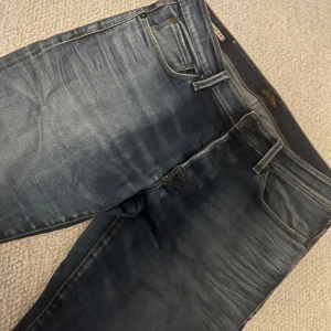 Jack n Jones jeans - Otroligt bra skick nya, säljer för att de inte passar, skicket 10/10 bra pris
