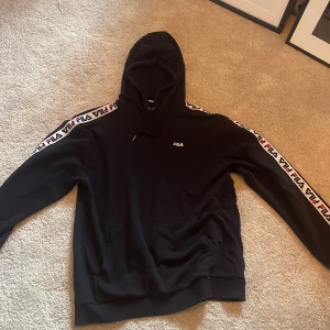 Fila hoodie - Storleken på står XL, skulle mer säga M,L