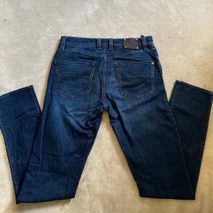 Snygga Tramarossa Jeans i storlek 33, super fint skick! Skriv vid ytterligare information!