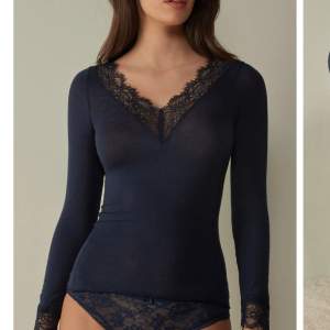 Intressekoll på min Cashmere tröja från Intimissimi. Har användt den en gång så den är i superbra skick. Skriv gärna om du är intresserad så kan du få fler bilder på den och så kan vi diskutera pris💕😊