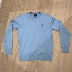 Polo Knit  - Nästan nyskick mitt pris endast 489