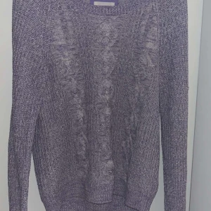 Stickad tröja - Lila kabelstickad tröja💜