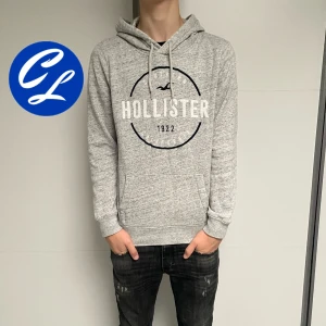 Hollister hoodie  - Hollister hoodie | Skick: 8/10 | Strl S | Pris - 299 |Fraktar via Postnord eller Instabox på köparens bekostnad | Hör av dig vid minsta fråga eller fundering!