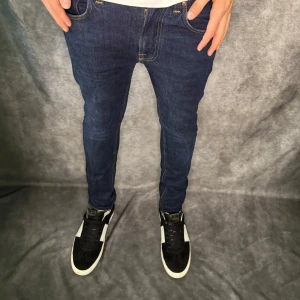 Nudie Lean Dean jeans  - // Nudie jeans modell: Grim trim | Storlek W30/L30 | Benlängd: 94cm / Midja: 36cm | Nypris runt 1600kr | Kontakta för fler frågor eller funderingar // Deluxecloset
