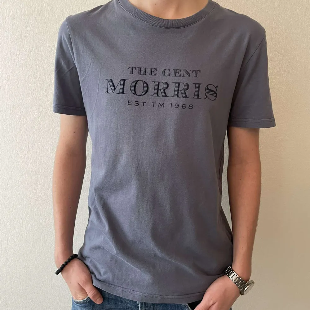 Skön tisha från Morris i bra skick. Size S och modellen är 180. Skriv vid funderingar/för fler bilder! . T-shirts.