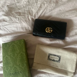 Plånbok - Svart plånbok som inte kommit till användning.