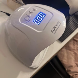 Uv lampa  - Säljer nu ena lampan då ja köpt nya så behöver inte den här längre pris går att diskuteras vid snabb affär! Inget fel på den super fin❤️
