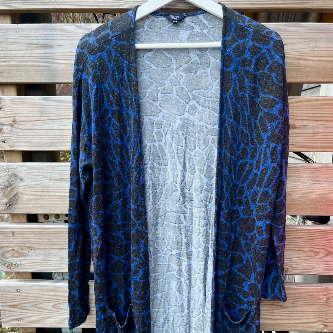 Snygg lång finstickad kofta med fickor - 90