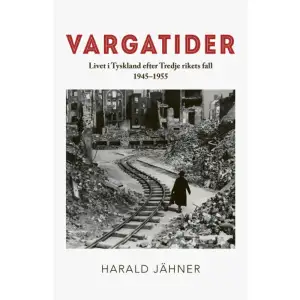 »Detta är populärvetenskap av bästa sort.» /DIE ZEIT»Det finns nästan hur många lysande böcker som helst, men en del strålar mer än andra.» /Erhard Schütz i DER FREITAG »Ett mästerverk.» /THE SPECTATOR  »Det är få författare som klarar av att skriva en bok av det här slaget.» /Max Hastings i SUNDAY TIMES Tyskland 1945. Ett land i ruiner med utbombade och evakuerade människor, hemvändande soldater, flyktingar och fördrivna, frigivna tvångsarbetare och koncentrationslägerfångar. Journalisten Harald Jähner skildrar i denna fascinerande bok hur vardagen gestaltades för denna människomassa: uppröjningsarbetet, jakten på mat, de svarta marknaderna, lusten att leva på nytt, att gå ut och dansa, att leva ut kärlek och sexualitet, men också besvikelserna över de återvändande krigsskadade männen, de många skilsmässorna.  Härifrån förflyttar sig skildringen till livets kulturella sidor, till det intellektuella livet, den abstrakta konsten och den nya formgivningen och inte minst till bortträngningen av det nyligen förflutna. Hur kom det sig, frågar sig Jähner, att tyskarna kunde frigöra sig från den mentalitet som hade möjliggjort den nationalsocialistiska regimen utan att gå igenom den »bearbetning av det förflutna» som kom först långt senare. Hur uppstod ur det efterkrigstida kaoset en stabil demokrati och ett ekonomiskt under?  Vargatider är inte en fackhistorisk avhandling, utan en bred kulturhistorisk skildring. Den berättar i en essäistisk stil om efterkrigsåren och gör flitigt bruk av dagböcker, romaner, filmer, tidningar, dikter och sånger. Boken belönades 2019 av bokmässan i Leipzig med Preis der Leipziger Buchmesse.  Harald Jähner är journalist, tidigare redaktör på 