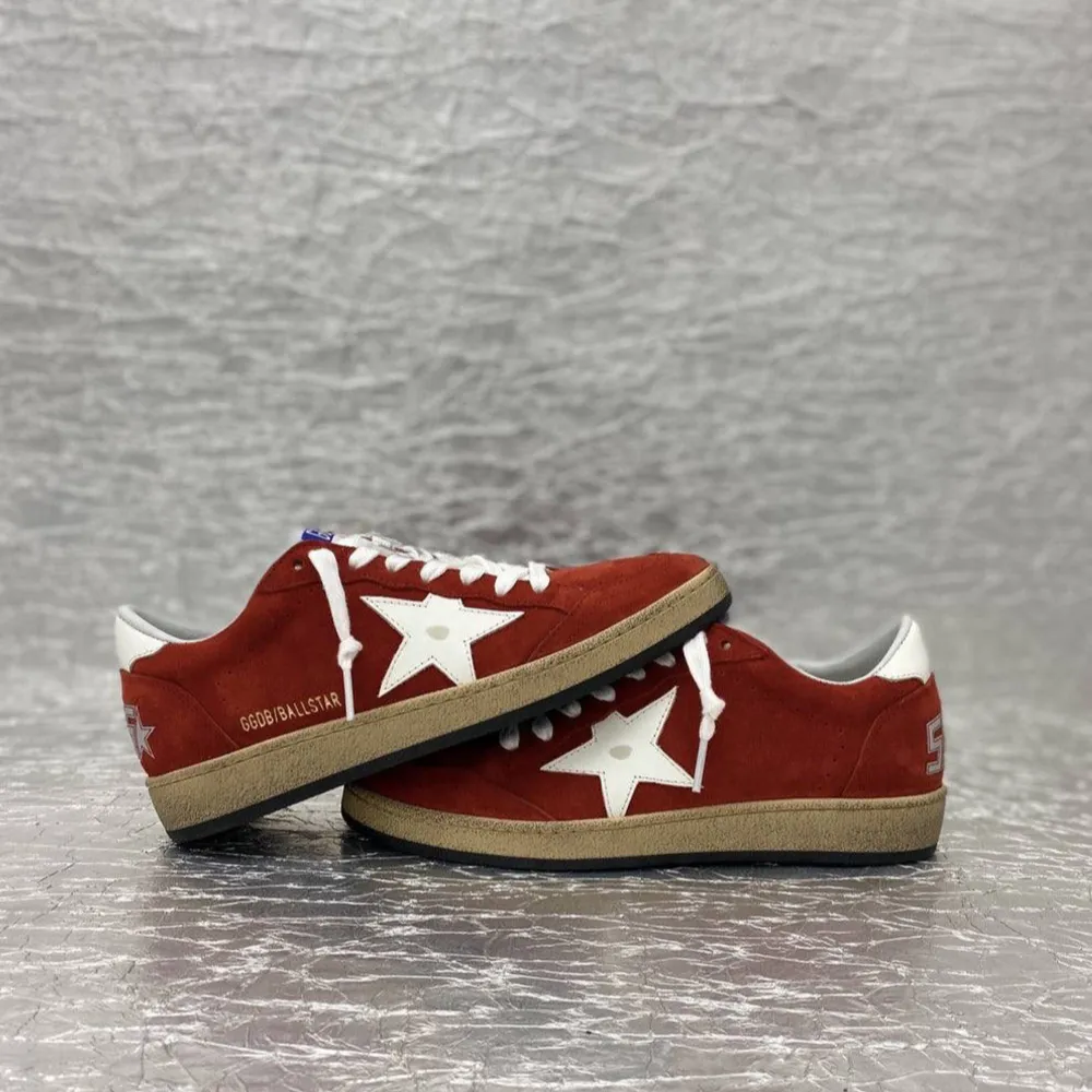 Golden goose skor finns i alla modeller, mykcet fler modeller och färger finns inne ( skriv vid intresse och fler bilder. Helt nya kommer med boxen, finns i alla storlekar. Pris går att diskutera 😇hör av er folket! . Skor.