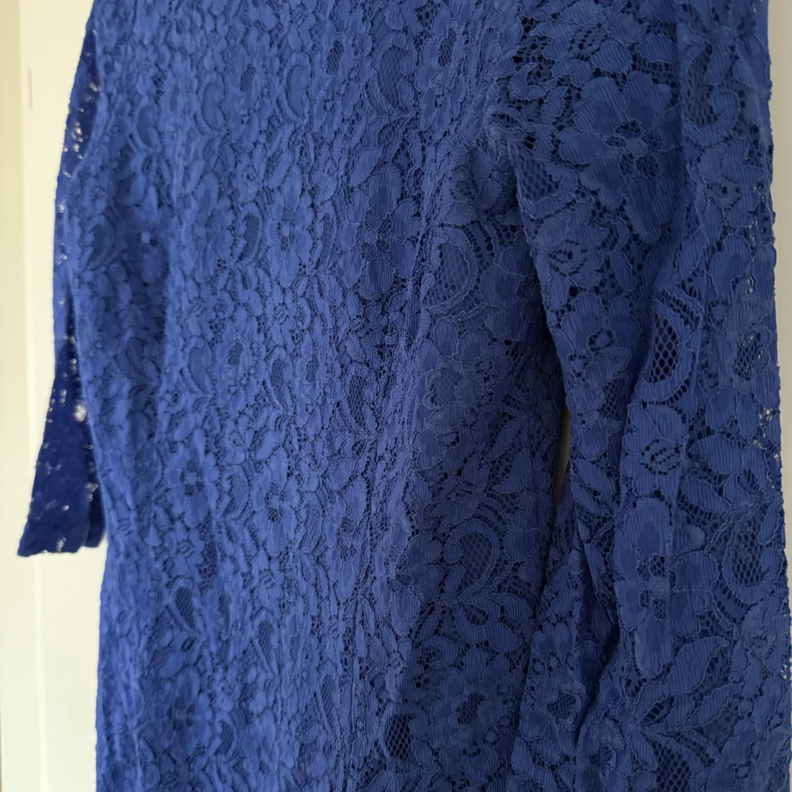 Blå spetsklänning från InWear - 90