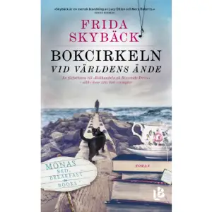 »Årets bästa feelgoodroman. Bokcirkeln vid världens ände är en bok som fullkomligt sprudlar av läs- och berättarglädje.« Johanna Wistedt, recensent i Amelia »Skybäck är en svensk blandning av Lucy Dillon och Nora Roberts.« Denise Rudberg »Det finns vissa böcker man aldrig glömmer. Detta är en bok som tillhör just denna kategori. En rar och varm berättelse om längtan, systerskap, vänskap och försoning. Berättelsens ömsom breda penseldrag ömsom djupa bottnar bjuder läsaren på en spännande resa med historiska inslag, och man etsar sig lätt fast i läsandet när man väl börjat. ... Med författarstänk av - enligt min mening - Liane Moriartys igenkännande och varma sätt att ta sig an känslomässiga bagage och Jojo Moyes förmåga att blanda svärta och livssituationer med humor, bjuds läsaren på ett smörgåsbord av feelgood. Detta är boken som lovar och levererar stort, och en sötsak du inte vill missa.« Carolines bokhyllaAv författaren till Bokhandeln på Riverside Drive - såld i över 120.000 exemplar! En solig majdag flyttar svenskättlingen Madeleine Grey till Ljusskär i Skåne för att praktisera i den populära Frihetskyrkan, men hennes vistelse får ett abrupt slut när hon en kväll packar sin väska och försvinner spårlöst. Trettio år senare mottar hennes syster Patricia ett anonymt brev med Madeleines halsband i och hon bestämmer sig för att resa till den lilla strandbyn i ett sista försök att hitta sin syster. Patricia tar in på Ljusskärs enda hotell, Monas Bed, Breakfast & Books, där många av de boende samlas för att prata och äta Monas omtyckta tångbullar. Snart lär Patricia känna en omaka grupp kvinnor som förenas genom sin bokcirkel och mellan litterära samtal, kärleksbekymmer och äktenskapsproblem börjar kvinnorna nysta i Madeleines mystiska försvinnande. Men alla är inte lika tillmötesgående och Patricia inser att hennes frågor river upp gamla sår. Vad var det egentligen som hände med Madeleine den där ödesdigra sensommarkvällen och vad är det för en mörk hemlighet som människorna i byn är så måna om att bevara? Bokcirkeln vid världens ände är en charmig och hoppfull historia om hur kärlek och vänskap kan läka gamla sår och hjälpa någon att börja om på nytt. Frida Skybäck bor själv i Skåne med sin man och deras två barn. Hennes senaste bok, Bokhandeln på Riverside Drive, hyllades av både läsare och kritiker. Bokcirkeln vid världens ände är hennes sjunde roman. »Den bästa Skybäck skrivit hittills. Gripande, fängslande och briljant skriven. Full pott helt enkelt! Betyg: 5/5« Boklusen »Åh vad jag älskade den här boken! En av årets bästa läsupplevelser.« Sofia's Books »Boken har allt man kan kräva av en feelgood-roman och är fylld av värme precis som karaktärerna.« Litteraturlivet »En fängslande historia som man måste få veta slutet på.« Krimkolan »En ljuvlig och oemotståndlig berättelse. Läs den!« Frida's bookcorner »WOW, vilken bok! Ville INTE att den skulle ta slut ... denna underbara bok har allt! Humor, spänning, mys, böcker ... läs läs! 5/5 i betyg.« Sofia Hjort, bokbloggare »Tilltalande jordnära humor blandat med utsökt fängslande färgstarkt persongalleri. Tala om njutbar läsning!« Boktokig »Tempot, spänningen och nyfikenheten driver läsaren framåt. Karaktärerna är skissade med värme och i den pittoreska miljön finns också en dos humor.« BTJ »Det är omöjligt att inte älska den!« bok.film.tipset »Frida har skrivit ännu en härlig feelgood-pärla!« Thereses Boklåda  »Bokcirkeln vid världens ände är en bok jag varmt kan rekommendera.« Ur min bokhylla »Frida Skybäck fångar själva essensen med läsandets förenande kraft på ett sätt som gör mig alldeles varm i hjärtat.« Johanna Wistedt»En underbart mysig feelgood med en liten touch av spänning gjorde att jag läste ut den på ett dygn. Fullträff! Rekommenderas starkt! Betyg 5/5.« Micaelas Böcker »Frida Skybäck skriver alltid så fängslande och mysiga böcker, och Bokcirkeln vid världens ände är inget undantag. Boken har en mysig, spännande och aningen mystisk handling som skapar en riktigt bra feelgood. Karaktärerna är djupa, levande och unika och jag ville bara läsa mer efter varje sida. ... Bokcirkeln vid världens ände är en helt underbar feelgood med en spännande, charmig handling som ger läsaren mycket att fundera över. Jag ser verkligen fram emot hennes framtida böcker!« Betyg 5 av 5, Idas recensioner»Nej men jag vill packa min väska, åka till Ljusskär och bosätta mig intill Monas Bed, breakfast & books och leva där med alla underbara karaktärer. ... Underbar bok! I slutet blev jag alldeles tårögd, både för handlingen och för att boken snart var slut.« Betyg 5 av 5, Bokuniversum»Systrarnas historier vävs skickligt ihop med Monas och de andra damerna i bokcirkelns liv och historia. De litterära referenserna är många och bidrar till ett djup i berättelsen. Likt Nora Roberts (men bättre) berättar Frida om starka och bitvis mycket originella men alltid starka kvinnor som brottas med att förstå livet och få det att gå ihop med det berömda vardagspusslet. En mycket läsvärd, rolig och bitvis sorglig bok jag rekommenderar alla att läsa.« Guf bokpratare»Det är en bok som ger ett ännu större lässug då karaktärerna bjuder på många boktips. ... Jag trivs mycket bra hos Mona på Österlen och skulle gärna återkomma.« Bokmalen Malin»Feelgood med en twist. Mysiga, skånska landsbygdsmiljöer. Härliga karaktärer - kanske framförallt de äldre kvinnorna som skapar en bokklubb. Kärleksbekymmer. ... Detta är det första jag läser av Skybäck men absolut inte det sista.« Linneas bokhylla»Gillade verkligen Bokhandeln på Riverside Drive och blir verkligen inte besviken på denna bok heller, har svårt att lägga den ifrån mig. Boken har en lagom mix av feelgood och allvar när historien vävs fram i nu- och dåtid.« Bokfrossaren»Bokcirkeln vid världens ände är en väldigt mysig feelgood som även är lite sorglig. ... Jag älskade de fina personporträtten samt härliga miljöbeskrivningar i Ljusskär. Jag vill också flytta in på Monas Bed, Breakfast & books och diskutera böcker, dricka kaffe och fika! Frida Skybäck är för mig en ny bekantskap och jag tycker väldigt mycket om intressanta och levande karaktärer i denna lättlästa berättelse. Fin skildring av kärlek, vänskap, glädje, längtan och sorg.« Brijreads»Detta är en otroligt charmig bok! Monas Bed, Breakfast & Books är ett underbart ställe och jag bara älskar konceptet! Det förflutna knyts skickligt ihop med nutiden ... Jag tyckte mycket om Bokcirkeln vid världens ände och rekommenderar den till alla som gillar feelgood! Blandningen av fint porträtterade karaktärer, underbar miljö, vänskap och kärlek tillsammans med en viss spänning blir helt oemotståndlig!« Books by Jennica»Härligt med en bok som man inte kan lägga ifrån sig! ... Den här boken har verkligen allt! Ett spännande försvinnande, intressanta kvinnoporträtt och mysiga bokreferenser. Tack vare att perspektivet blandas mellan nutid och dåtid så kan man som läsare lägga pusselbit för pusselbit. ... Det kan inte bli annat än en fullpott!« Betyg 5 av 5, Saras bokbetraktelser»En varm och genuin bok om livets svåra motgångar, om nära och kära som finns där och framför allt om allt en feelgood bör innehålla enligt mig - böcker, mat, väninnor och någon form av fallfärdigt hus som behöver lite kärlek. ... jag älskade den från början till slut!« Kafferatur»Jag fullkomligt älskade denna bok. ... Vill ni läsa en bra feelgoodbok som innehåller både spänning, hemligheter samt mycket roligheter ska ni absolut läsa denna.« Heta boktips