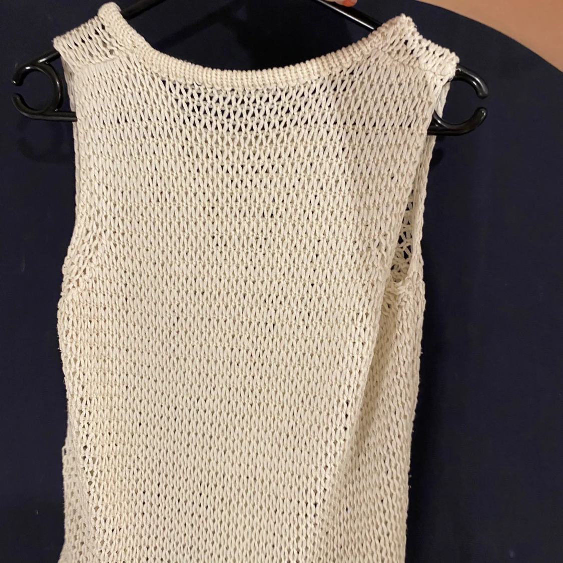 Beige stickad ärmlös topp - 90