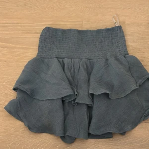Volang kjol - Säljer denna super söta volangkjolen💕💕💕super fin och jätte bra skick💕💕pris kan såklart diskuteras💕💕