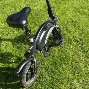 Elcykel  - Detta är en elcykel som jag säljer. Jag har ungefär använd den i cirka två månader.  Laddare ingår såklart. 
