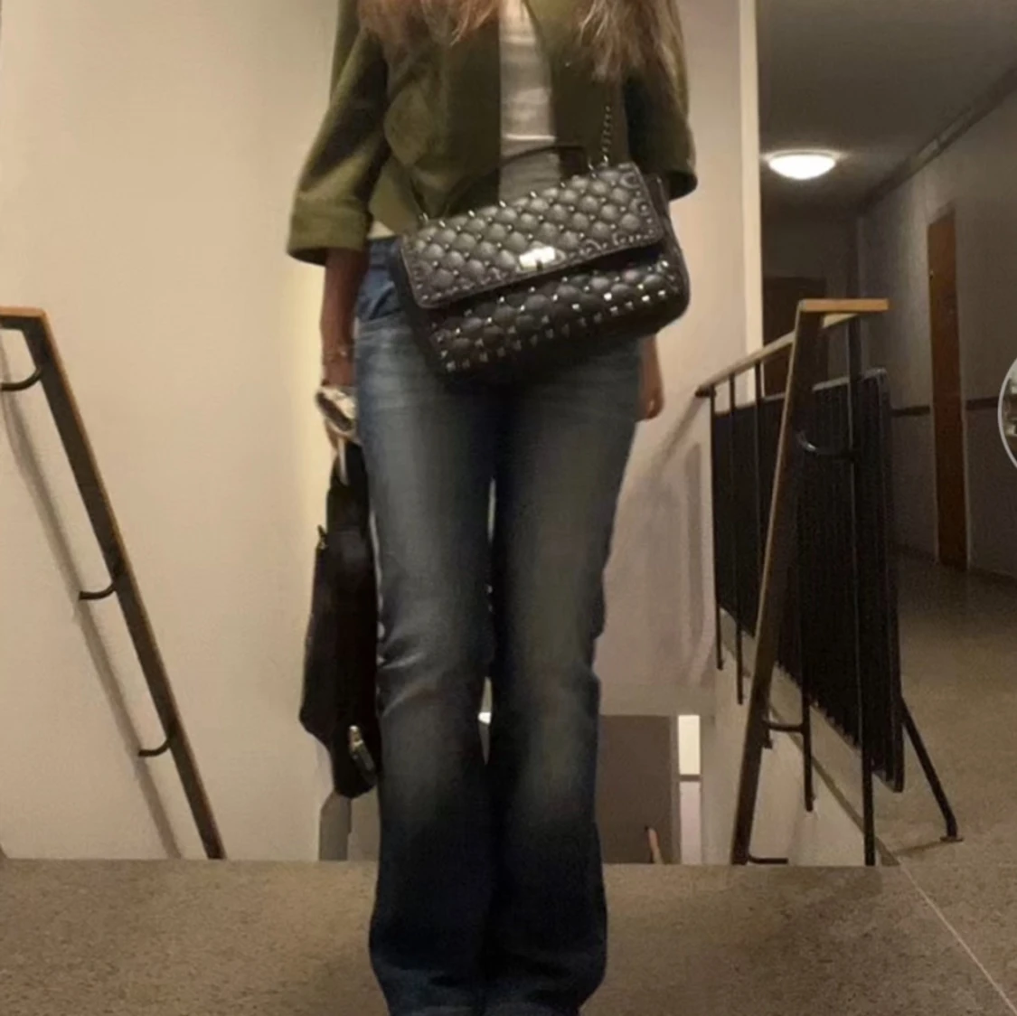 Svart quiltad axelväska med nitar - 90