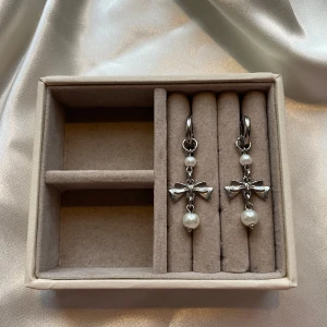 Faline earrings  - 45kr per par, gjorda i rostfritt stål vilket innebär att metallen inte färgar av sig eller tappar färg💐