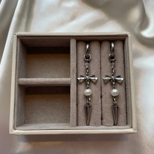 Elvira earrings  - 49kr per par, rostfria 