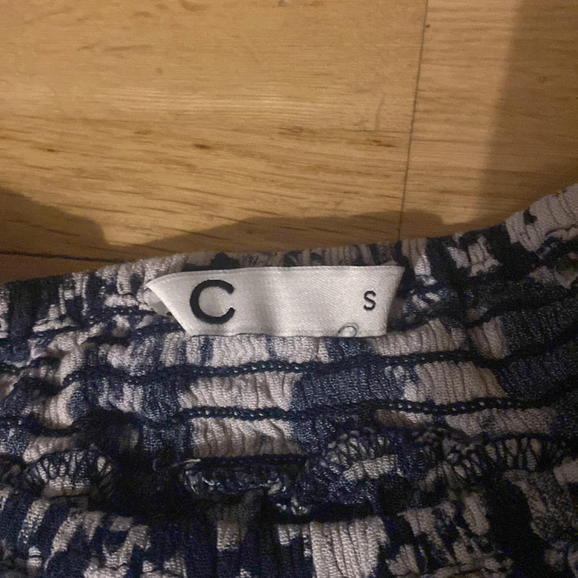 Blommig blus i blått och vitt - 91