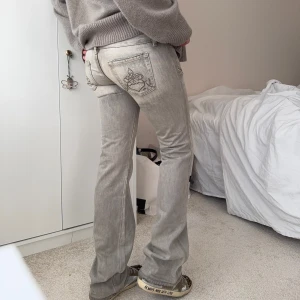 Bootcut jeans - Helt sjukt snygga bootcut jeans från Diesel 🩷 De är 35cm över midjan och 83cm i innersöm