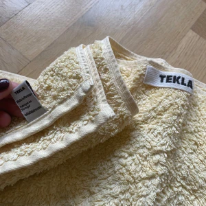 Tekla - 100x150 handduk, oanvänd 